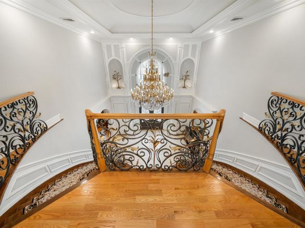 2 Euclid Rd, Fort Lee NJ 07024