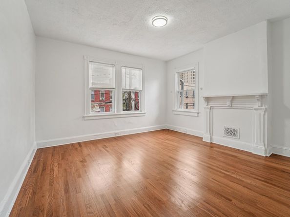 9 Howard Pl, Jersey City NJ 07306