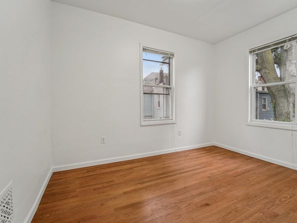 9 Howard Pl, Jersey City NJ 07306