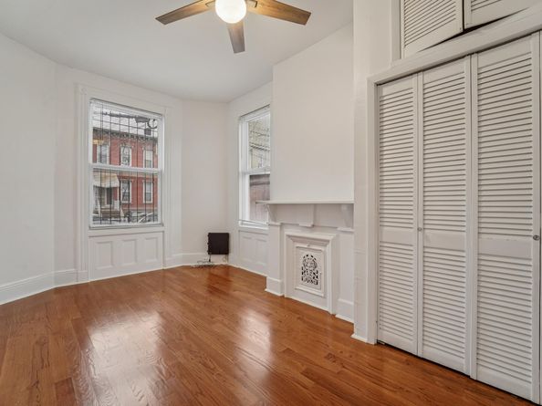 9 Howard Pl, Jersey City NJ 07306