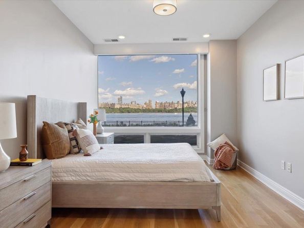 9 Somerset Lane 118, Edgewater NJ 07020