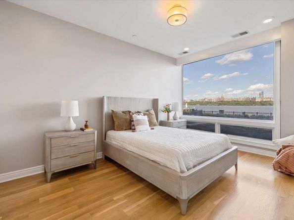 9 Somerset Lane 118, Edgewater NJ 07020