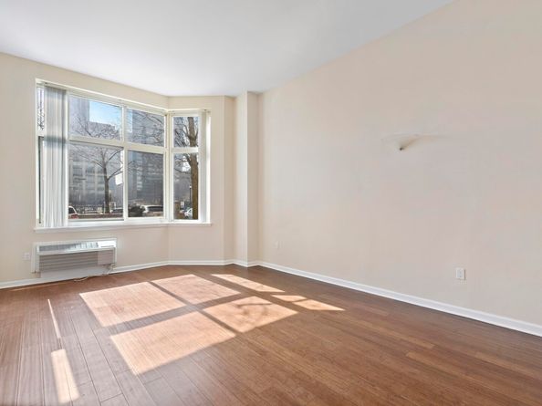 20 2nd St 110, Jersey City NJ 07302