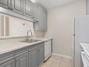 20 2nd St 110, Jersey City NJ 07302
