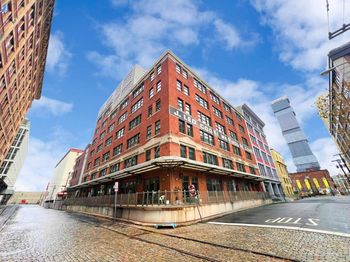 140 Bay St