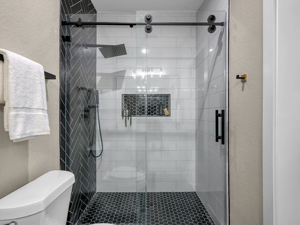 2107 Esther Drive A/B, Houston TX 77088