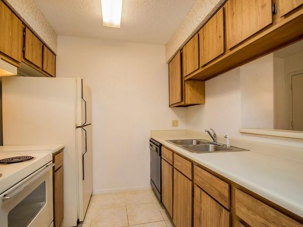 1516 Bay Area Boulevard L6, Houston TX 77058