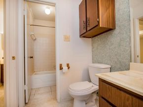 1516 Bay Area Boulevard L6, Houston TX 77058