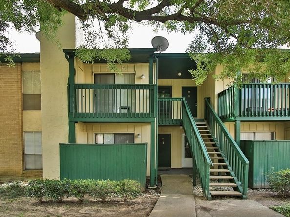 1516 Bay Area Boulevard L6, Houston TX 77058
