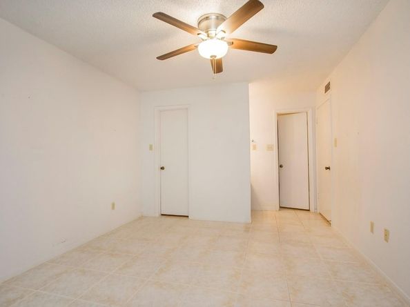 1516 Bay Area Boulevard L6, Houston TX 77058