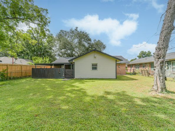 715 E Twickenham Trail, Houston TX 77076