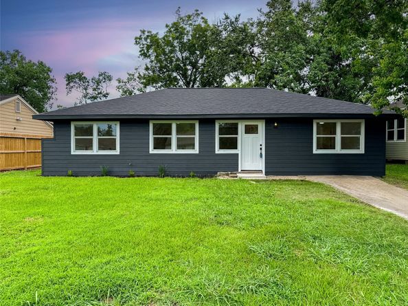 5754 Belneath Street, Houston TX 77033