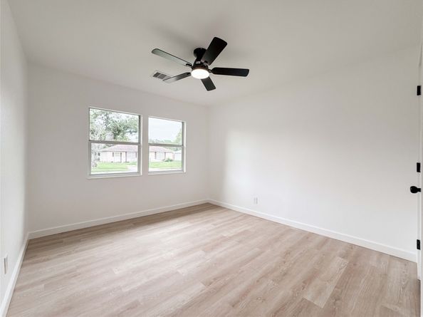 5754 Belneath Street, Houston TX 77033