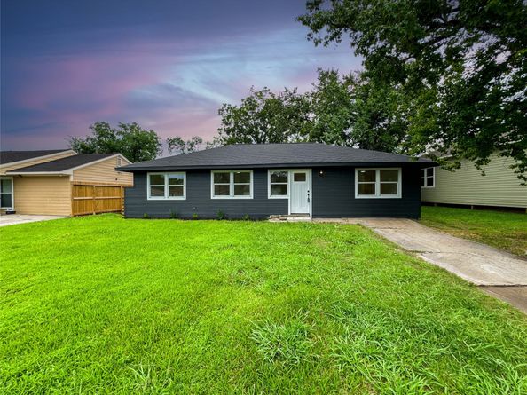 5754 Belneath Street, Houston TX 77033