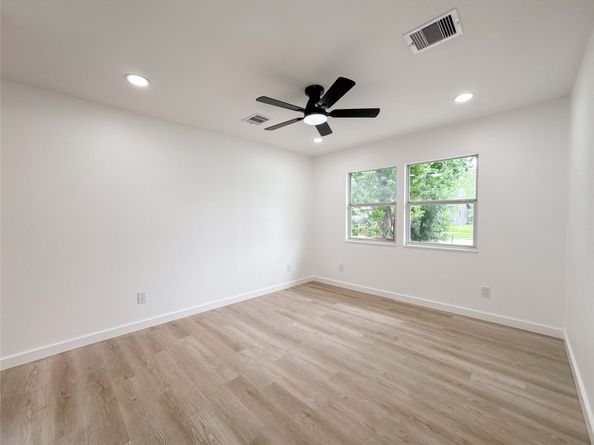 5754 Belneath Street, Houston TX 77033
