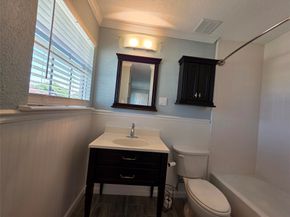 1424 Silverpines Road 1424, Houston TX 77062