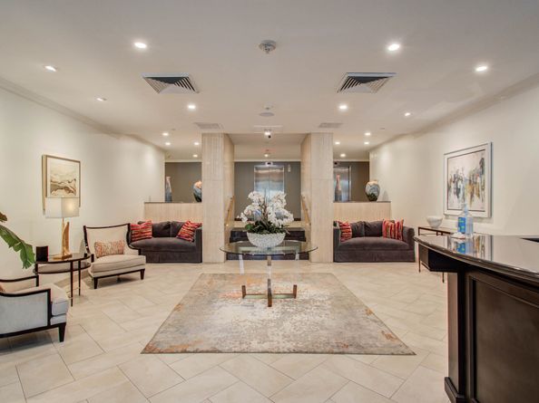 651 Bering Drive 1502, Houston TX 77057