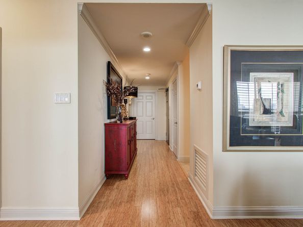 651 Bering Drive 1502, Houston TX 77057