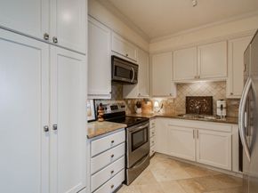 651 Bering Drive 1502, Houston TX 77057