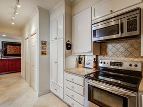 651 Bering Drive 1502, Houston TX 77057