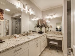 651 Bering Drive 1502, Houston TX 77057