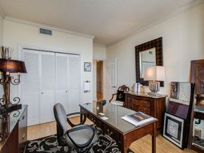 651 Bering Drive 1502, Houston TX 77057