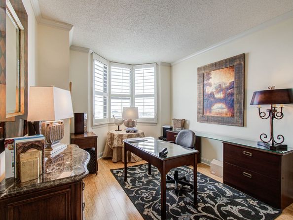 651 Bering Drive 1502, Houston TX 77057