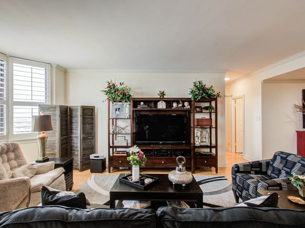 651 Bering Drive 1502, Houston TX 77057