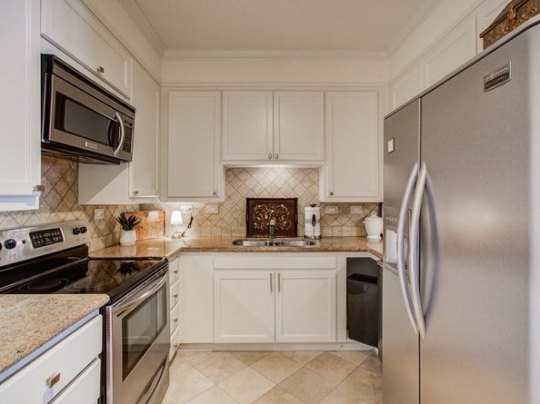 651 Bering Drive 1502, Houston TX 77057