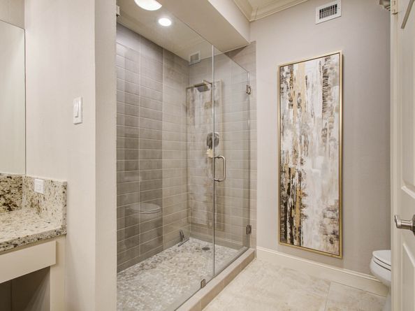 651 Bering Drive 1502, Houston TX 77057