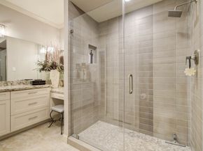 651 Bering Drive 1502, Houston TX 77057
