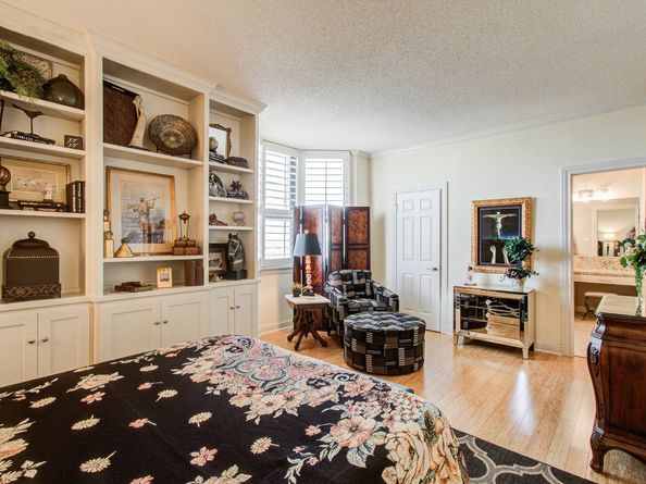 651 Bering Drive 1502, Houston TX 77057