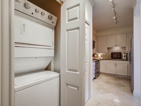 651 Bering Drive 1502, Houston TX 77057