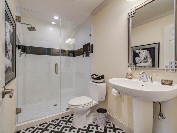 651 Bering Drive 1502, Houston TX 77057