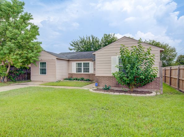 10209 Cathedral Drive, Houston TX 77051