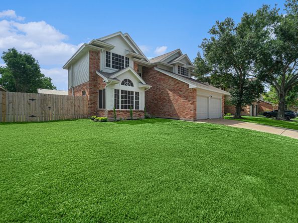 14611 S Hearthstone Green Drive, Houston TX 77095