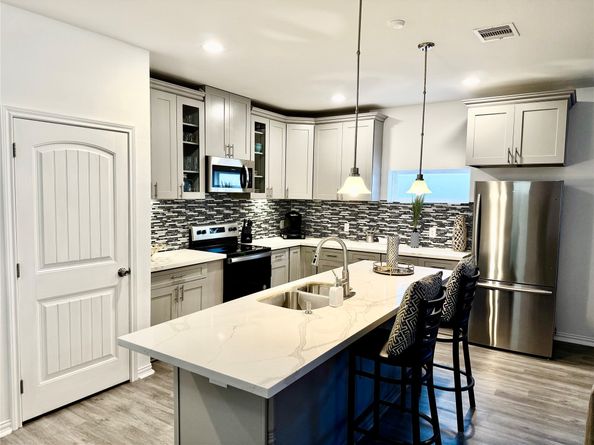 5116 Creekmont Drive, Houston TX 77091