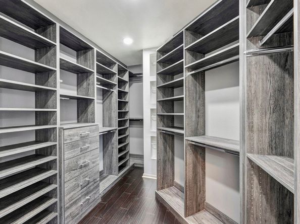 5116 Creekmont Drive, Houston TX 77091