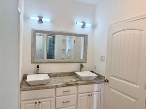 5116 Creekmont Drive, Houston TX 77091
