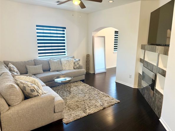 5116 Creekmont Drive, Houston TX 77091