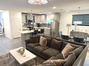 5116 Creekmont Drive, Houston TX 77091