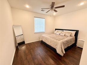 5116 Creekmont Drive, Houston TX 77091