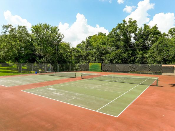 1023 Coachlight Drive, Houston TX 77077