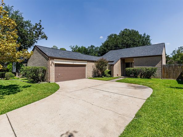 11842 Briar Forest Drive, Houston TX 77077