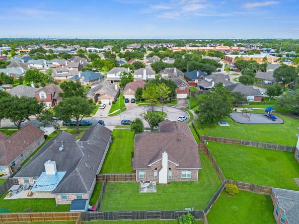 10326 Low Bridge Lane, Sugar Land TX 77498