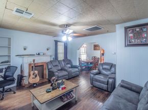 1009 Wainwright Street, Houston TX 77022