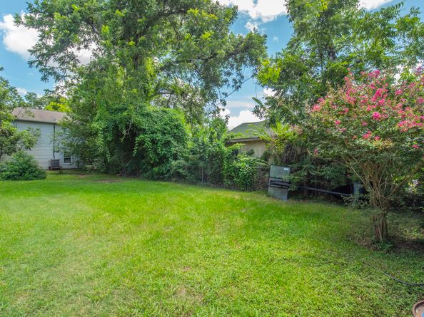 1009 Wainwright Street, Houston TX 77022