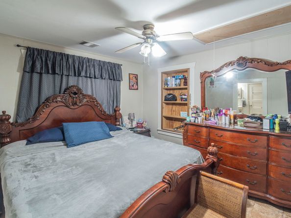 1009 Wainwright Street, Houston TX 77022