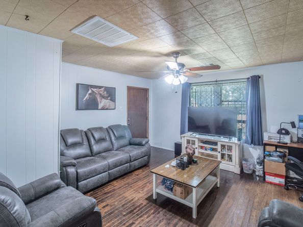 1009 Wainwright Street, Houston TX 77022