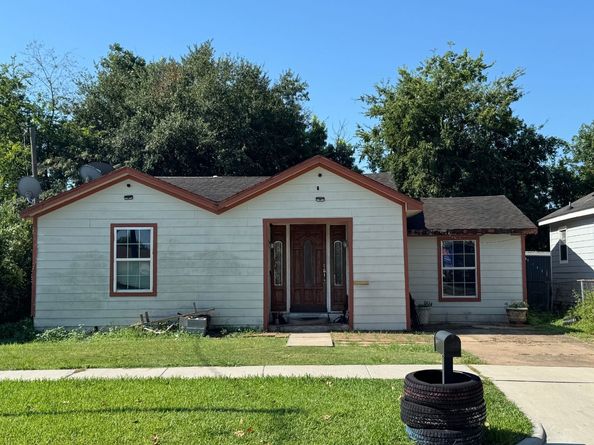 7912 Ford Street, Houston TX 77012
